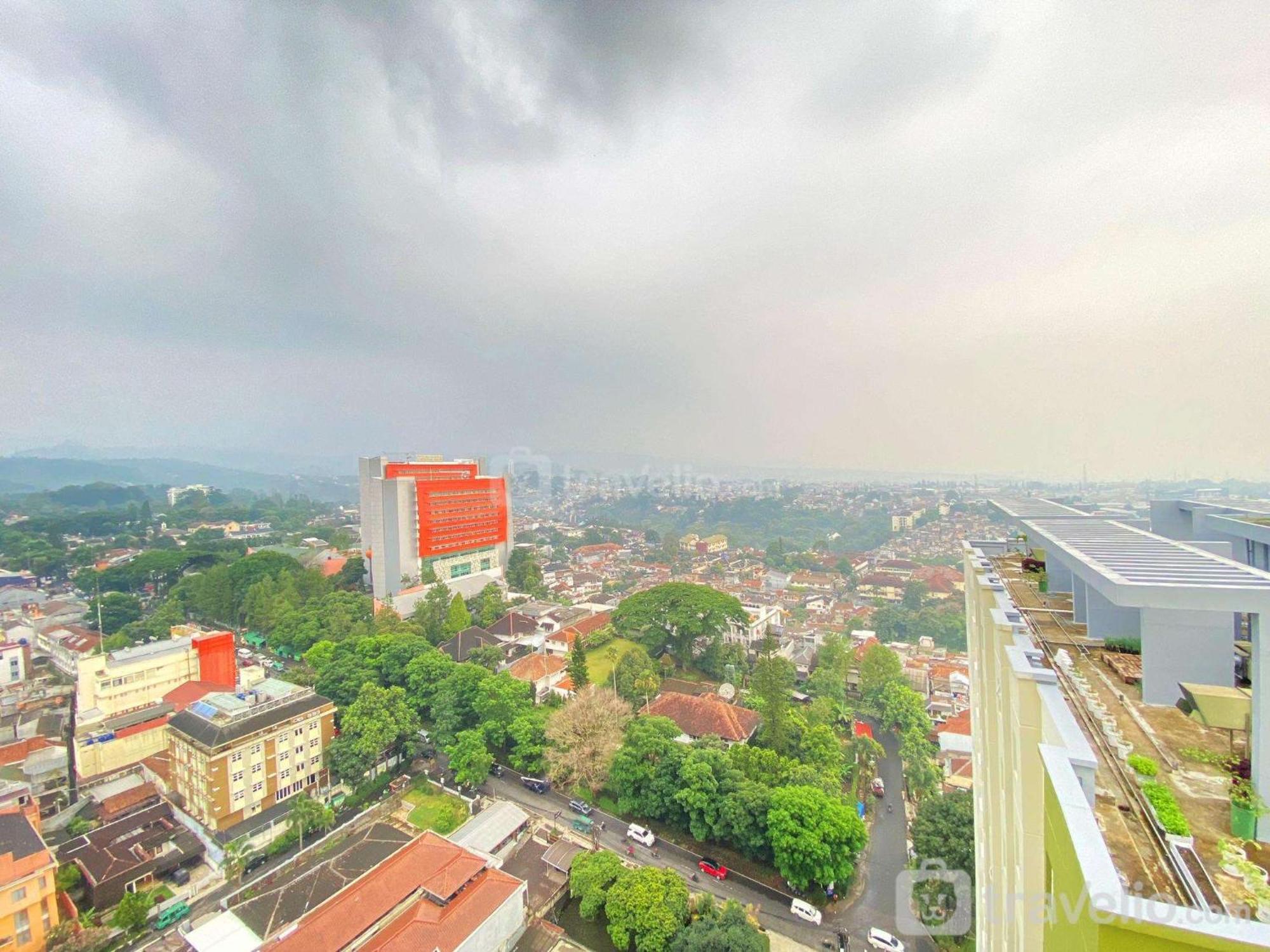 Apartemen Comfy And Modern 2br At Parahyangan By Travelio Bandung