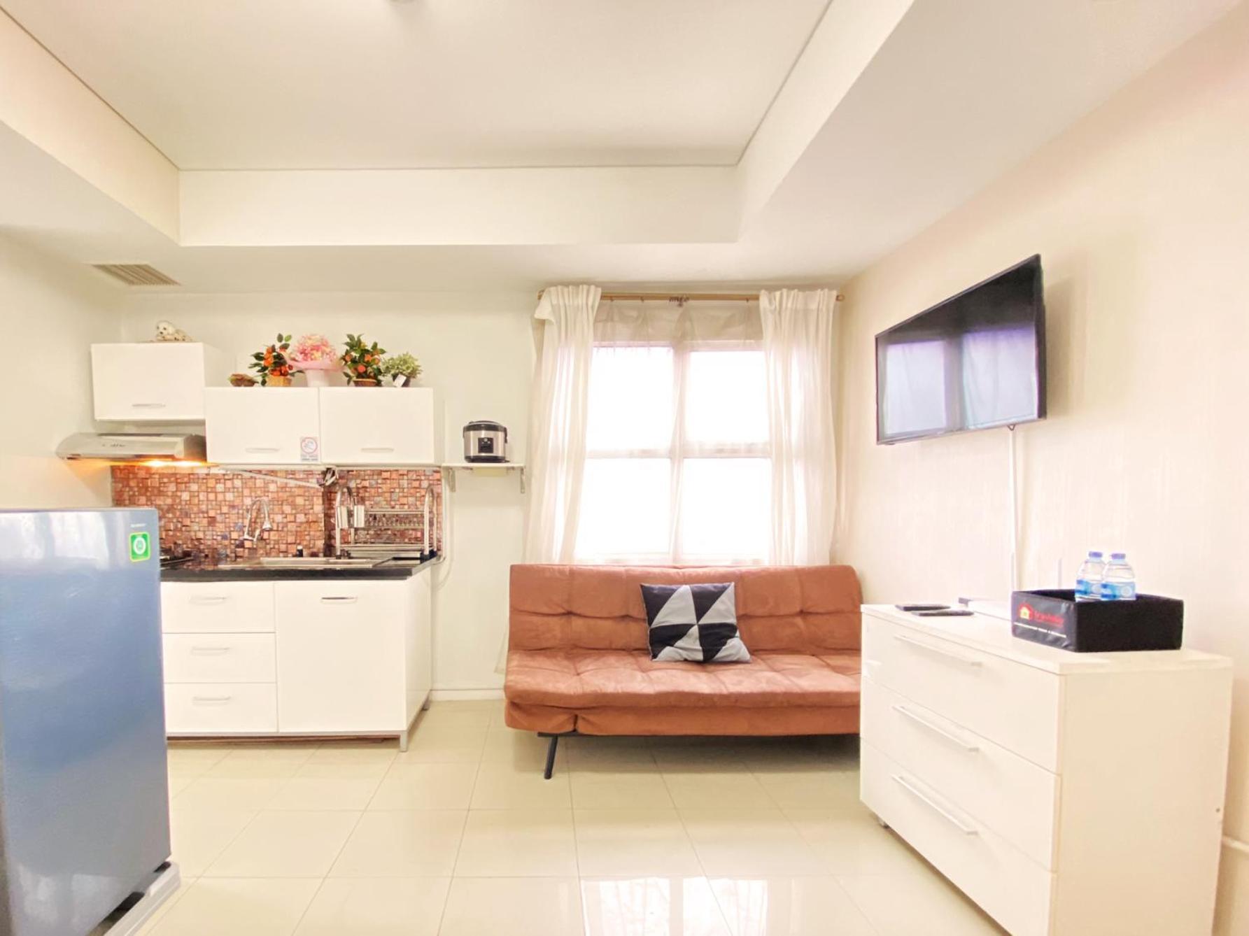 Comfy And Modern 2br At Parahyangan By Travelio