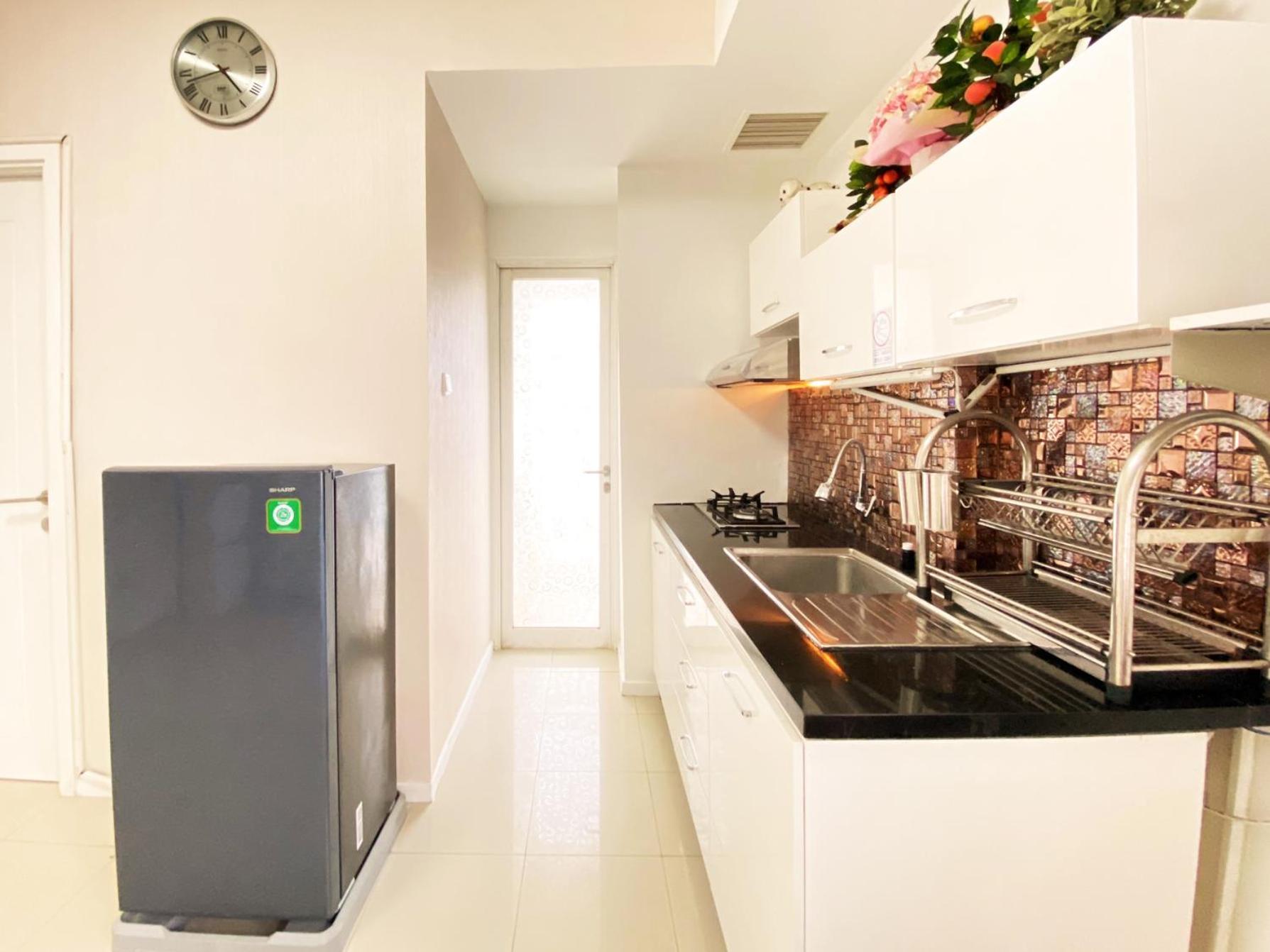Comfy And Modern 2br At Parahyangan By Travelio Apartemen *